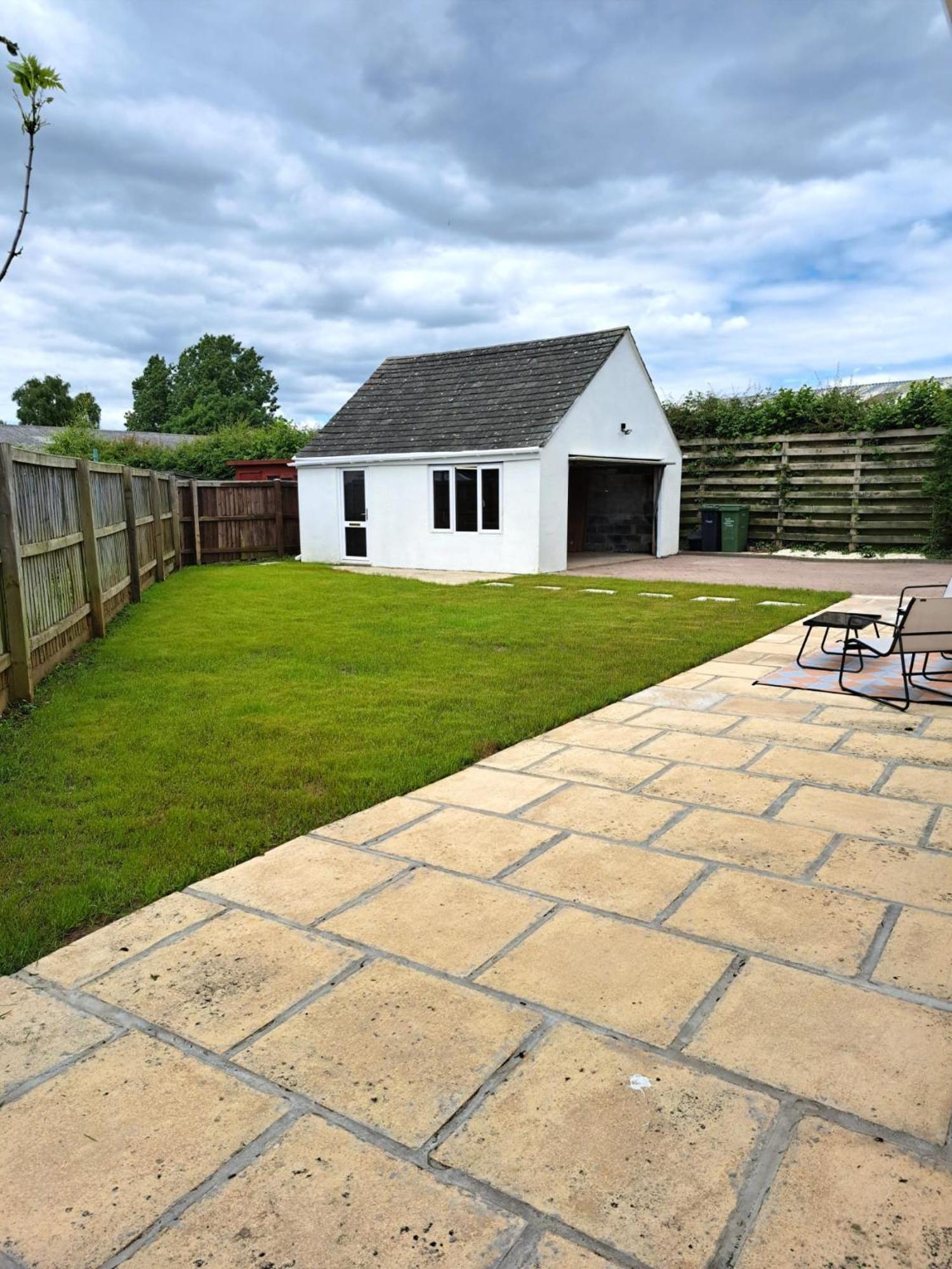 Beautiful 5 Bedroom Bungalow, Sleeps 7, In Calne Bagian luar foto