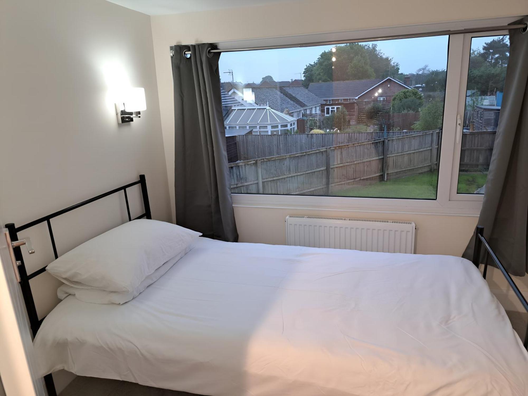 Beautiful 5 Bedroom Bungalow, Sleeps 7, In Calne Bagian luar foto