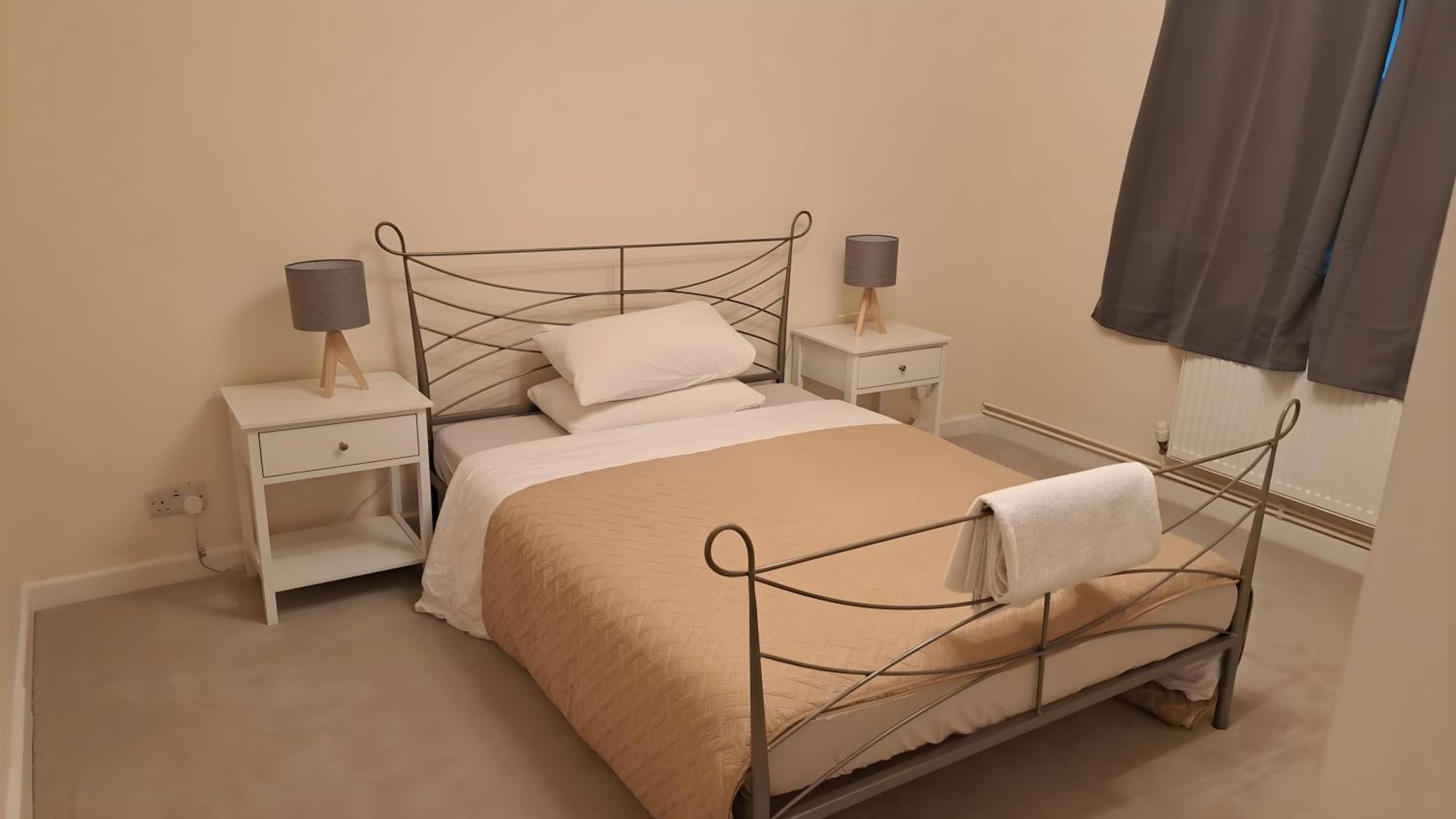 Beautiful 5 Bedroom Bungalow, Sleeps 7, In Calne Bagian luar foto