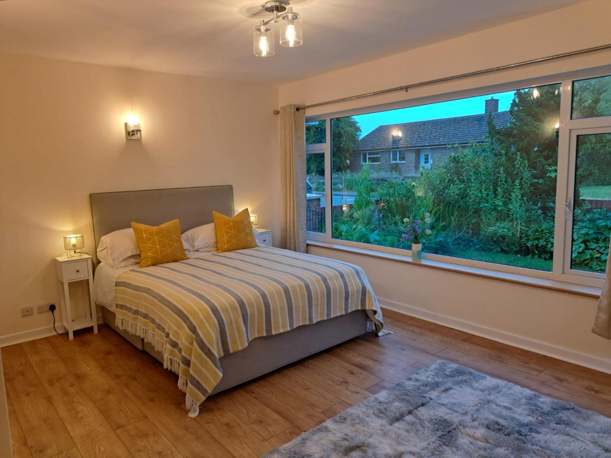 Beautiful 5 Bedroom Bungalow, Sleeps 7, In Calne Bagian luar foto